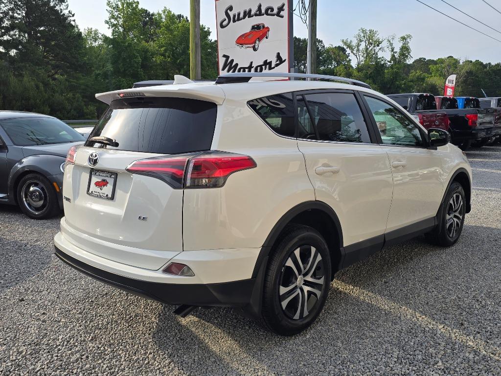 2017 Toyota RAV4 LE photo